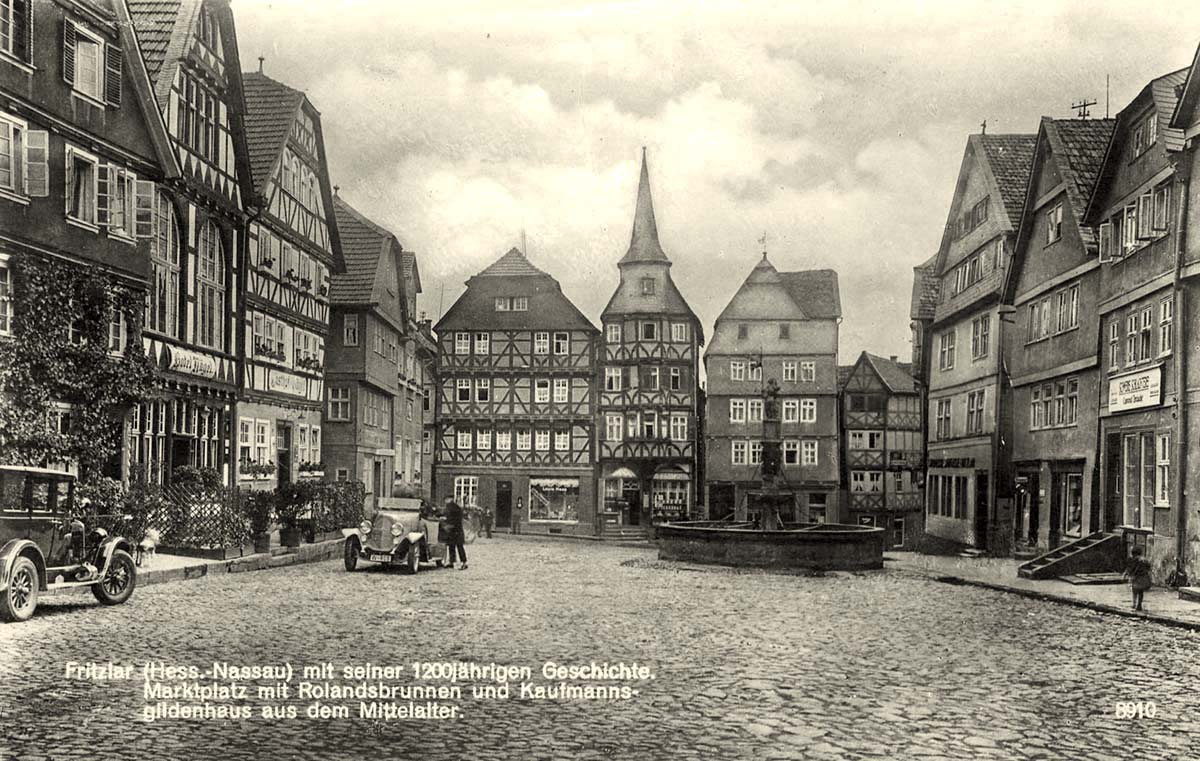 Fritzlar. Marktplatz mit Rolandsbrunnen