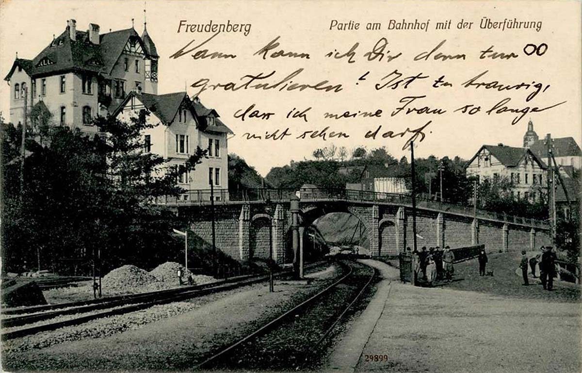 Freudenberg (Siegerland). Bahnhof mit der Überführung, 1909