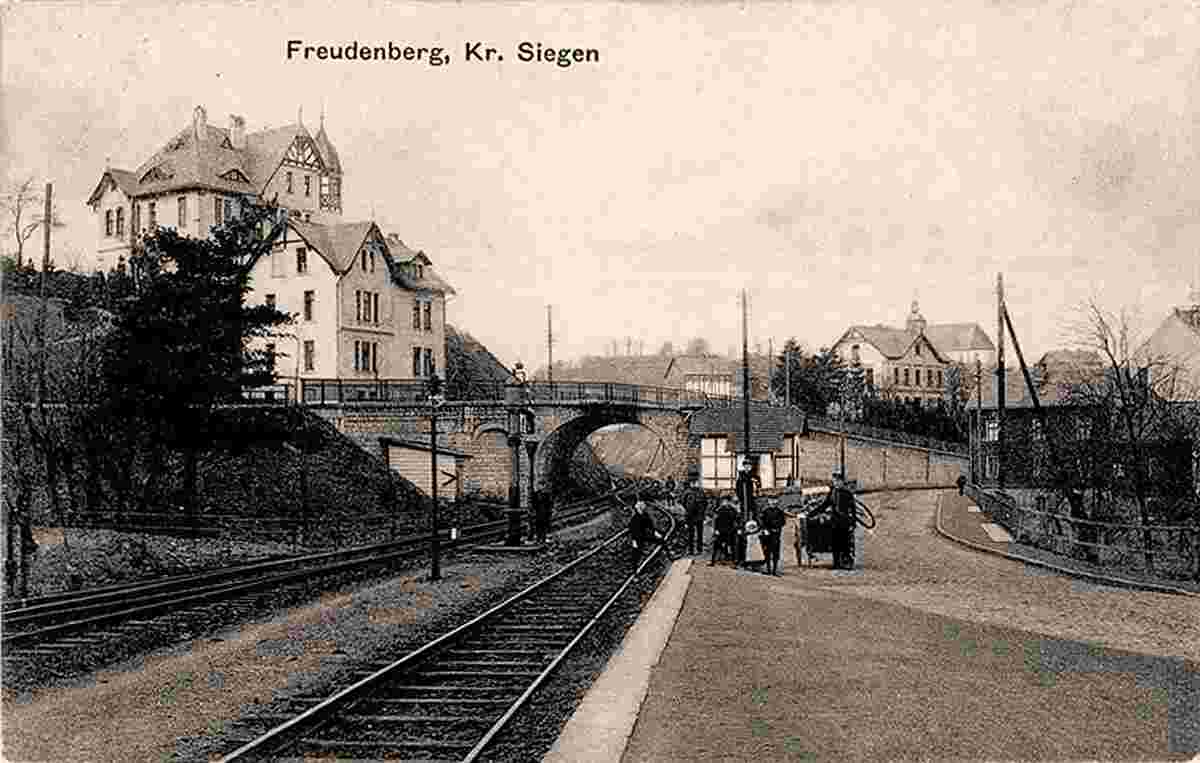 Freudenberg. Bahnhof mit der Überführung