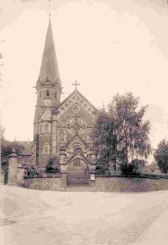 Freital. Döhlen - Kirche mit Grab-Denkmal des Freiherrn von Burgk, 1919
