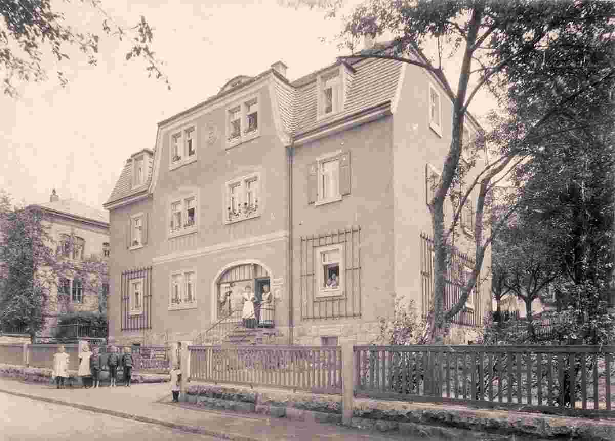 Freital. Großburgk - Wohnhaus mit Laden, Geschäft für Produkten und Grünwaren, 1914
