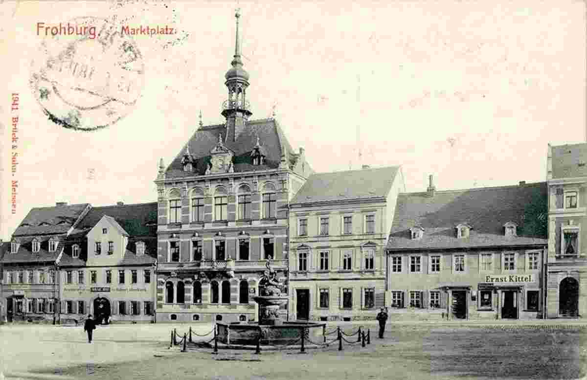 Frohburg. Marktplatz, Rathaus mit Brunnen