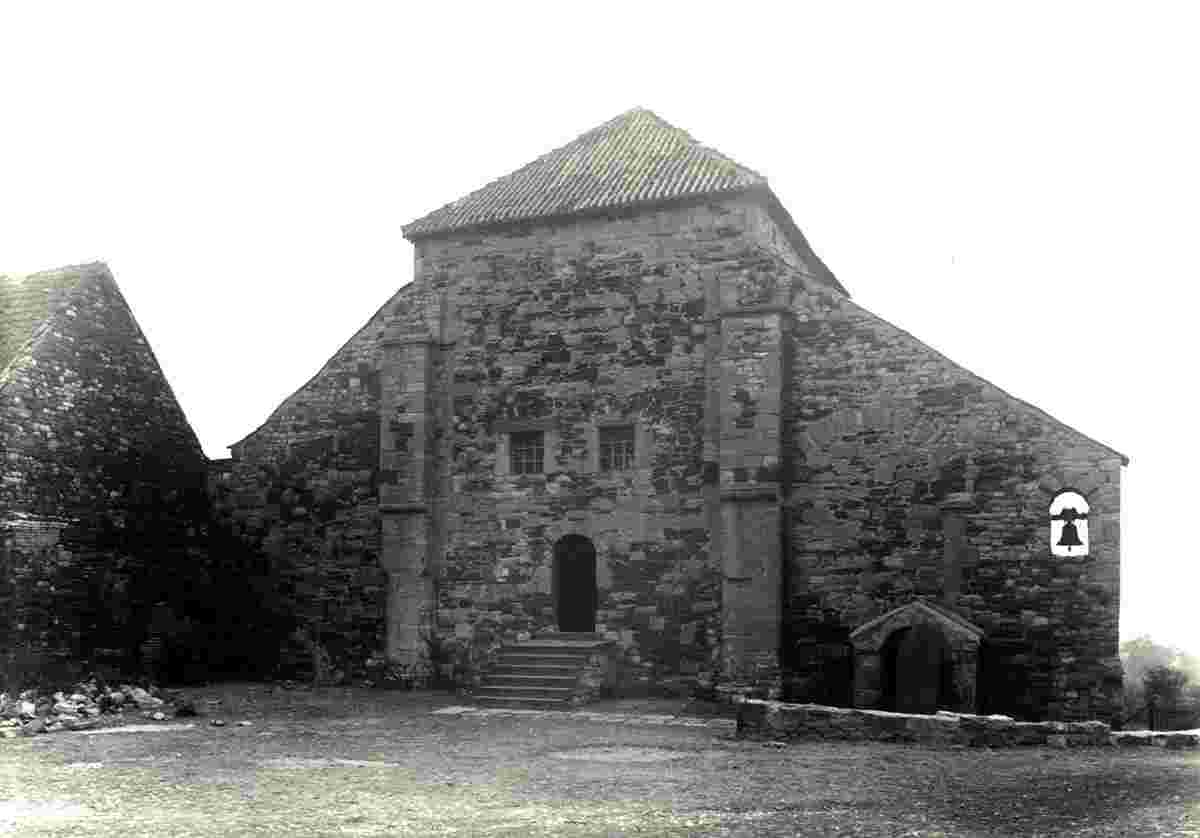Falkenstein. Ermsleben - Konradsburg. Klosterkirche des ehemaligen Benediktinerklosters, rechts Eingang zur Krypta, 1961