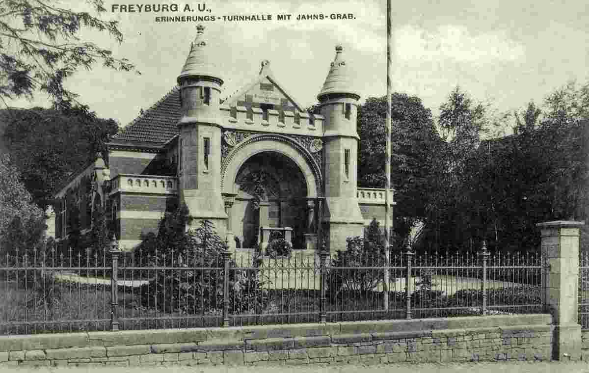 Freyburg. Turnhalle mit Jahns-grab, 1907