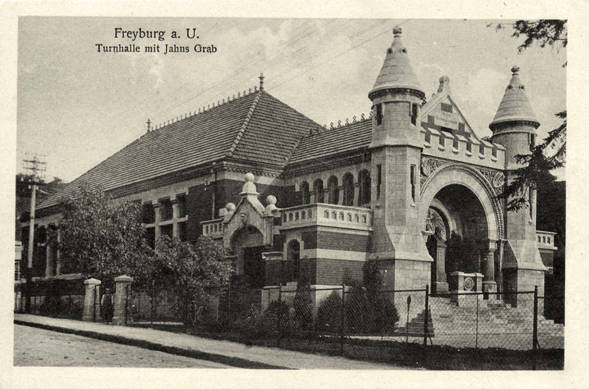 Freyburg (Unstrut). Turnhalle mit Jahns-grab, 1925