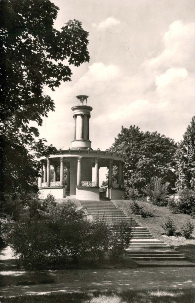 Glienicke (Nordbahn). Garten mit Pavillon, 1978