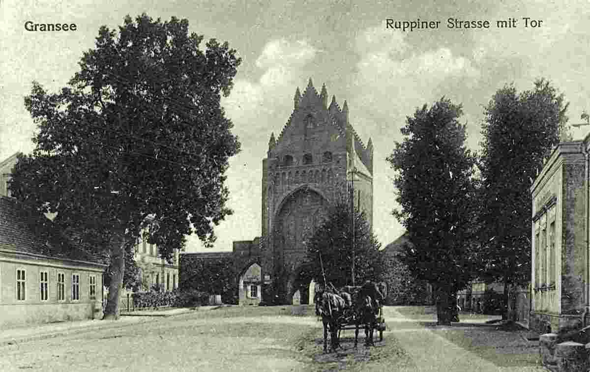 Gransee. Ruppiner Straße mit Tor, 1922