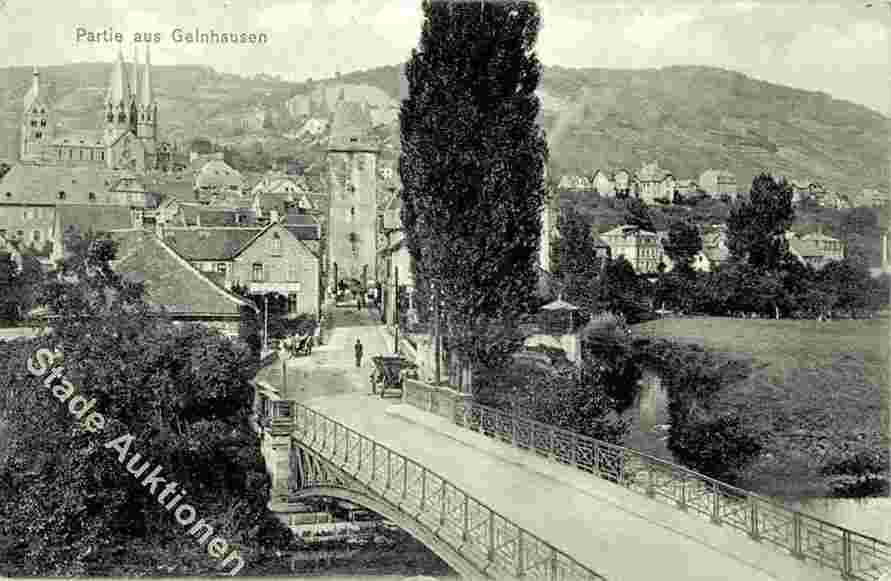 Gelnhausen. Brücke und Blick zum Stadttor