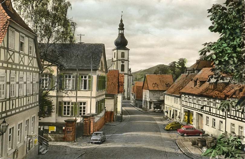Gersfeld (Rhön). Marktplatz mit Kirchturm, 1958