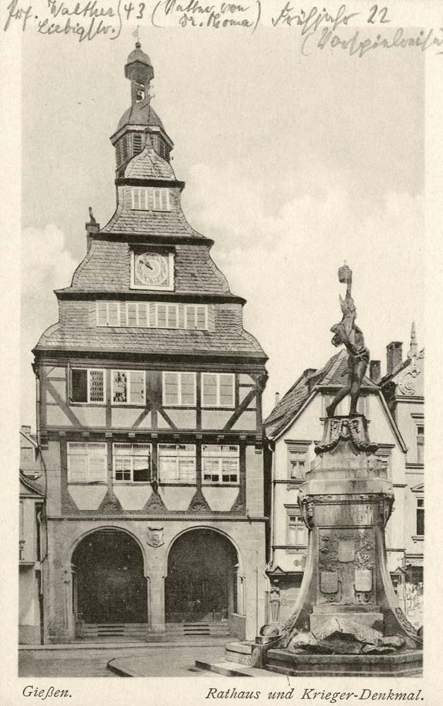 Gießen. Rathaus und Kriegerdenkmal
