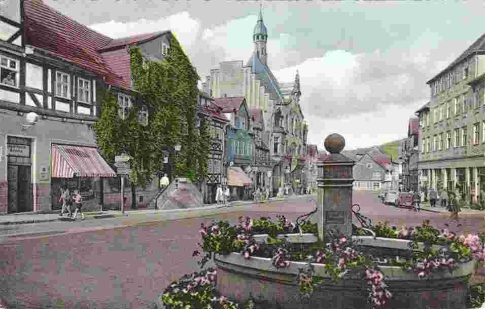 Großalmerode. Markpaltz mit Rathaus und Brunnen