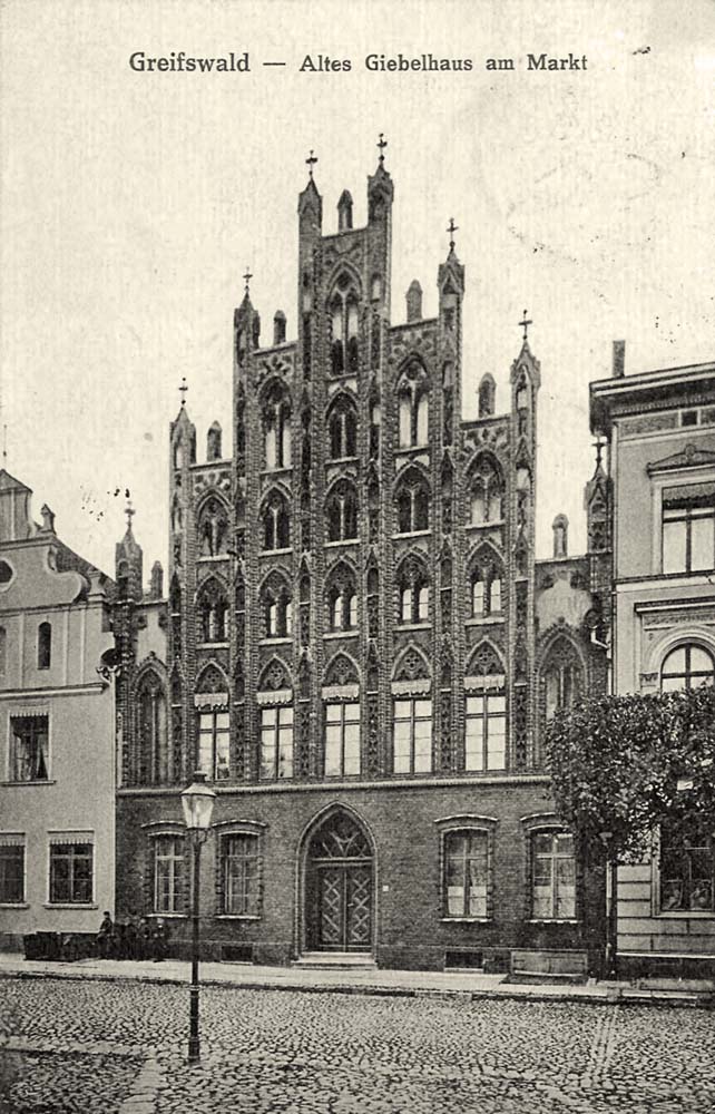 Greifswald. Altes Giebelhaus am Markt, 1920
