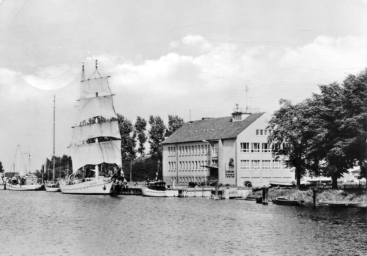 Greifswald. Seesportschule und Segelschulschiff 'Wilhelm Pieck', 1974