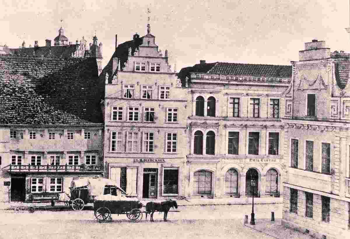 Güstrow. Markt, rechts im Bild das Rathaus