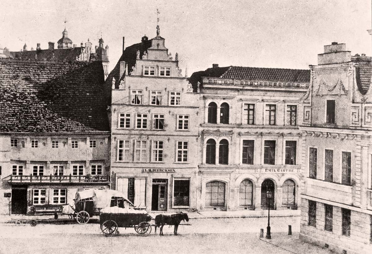 Güstrow. Markt, rechts im Bild das Rathaus