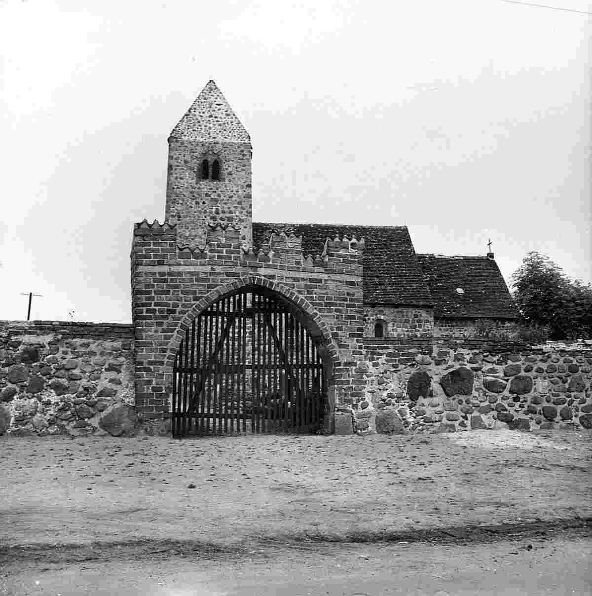 Goldbeck (Altmark). Bertkow - Dorfkirche, 1973