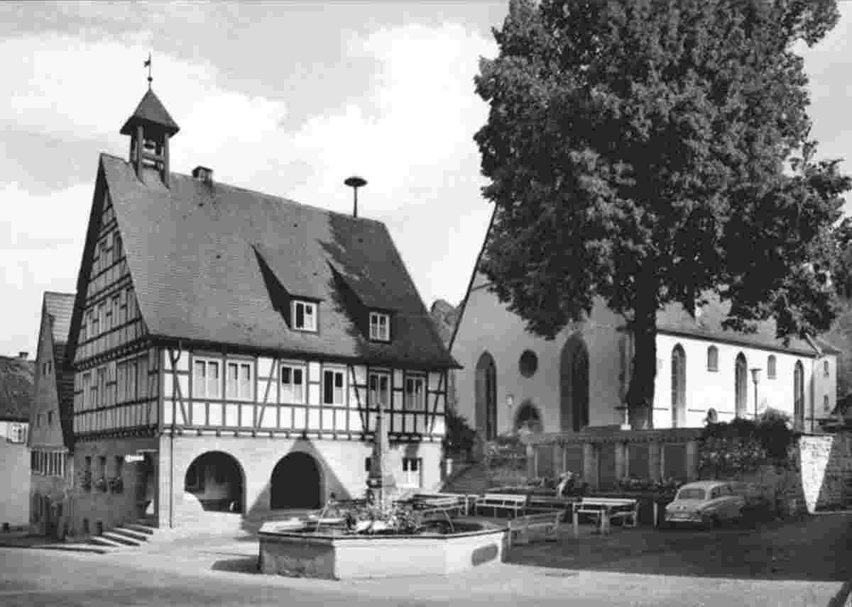 Haiterbach. Rathaus, Kirche, Kriegerdenkmal und brunnen