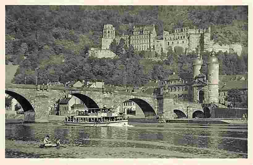 Heidelberg. Blick auf alte Neckarbrücke und Schloß