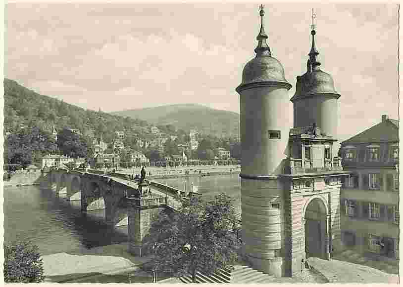 Heidelberg. Das Brückentor und alte Neckarbrücke