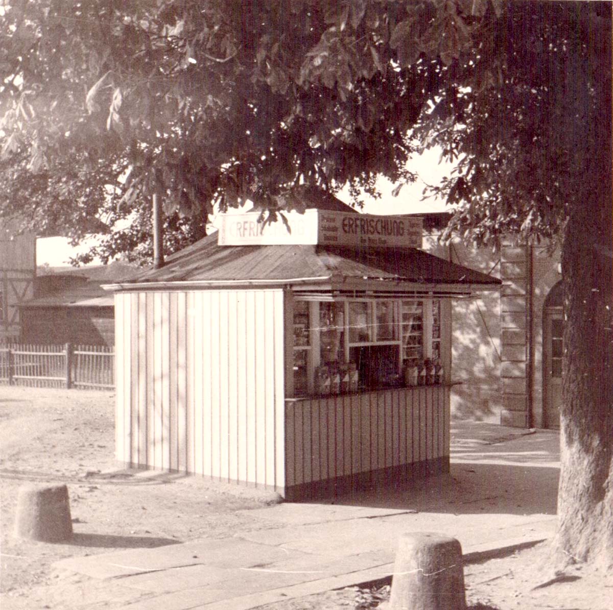 Hemsbach. Kiosk am Bahnhof von Auguste Döringer, 1935
