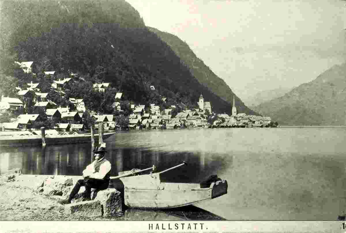 Hallstadt. See mit Boot und Mann