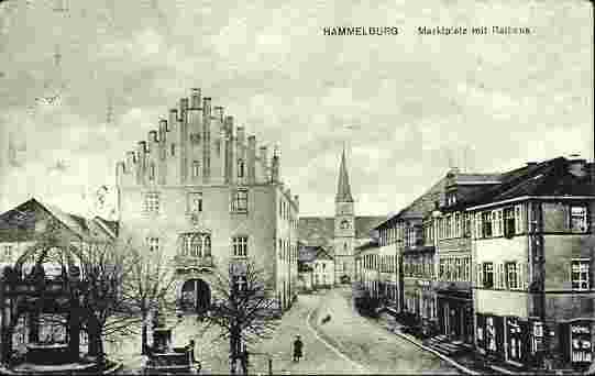 Hammelburg. Marktplatz mit Rathaus