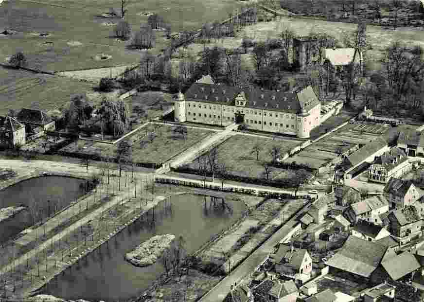 Heusenstamm. Schloss Schönborn, um 1965