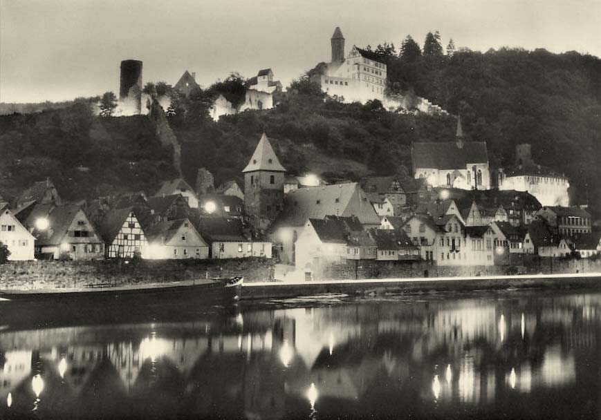 Hirschhorn (Neckar). Panorama der Stadt am nacht