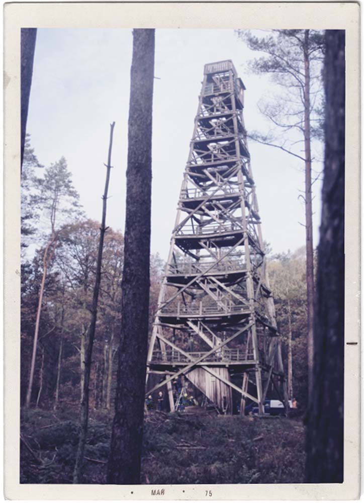 Hambühren. Der baufällige Feuerwachturm kurz vor dem Abriss im März 1976