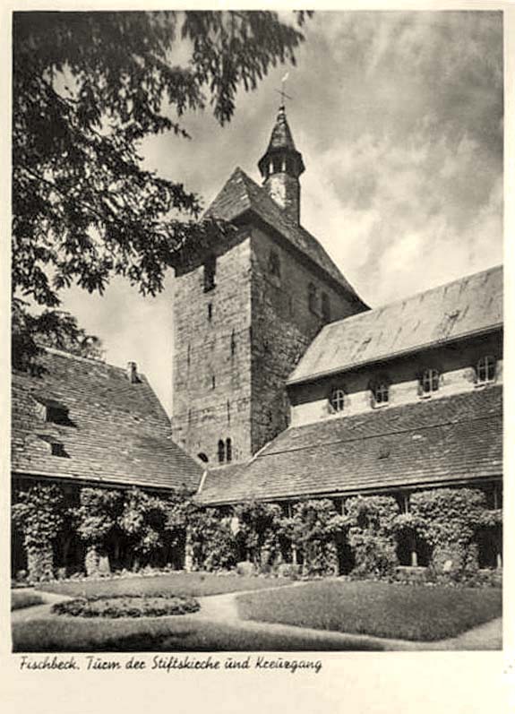 Hessisch Oldendorf. Turm der Stiftskirche und Kreuzgang, um 1955