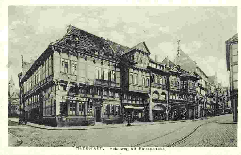 Hildesheim. Hoherweg mit apotheke