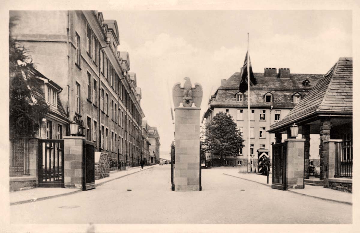 Holzminden. Kaserne, Eingang, um 1940