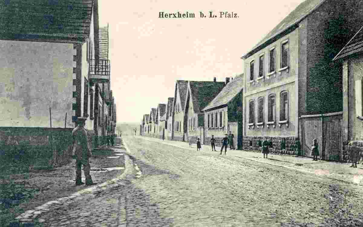 Herxheim bei Landau. Blick auf Straße, um 1910