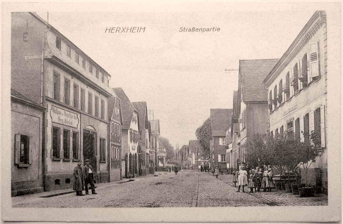 Herxheim bei Landau. Blick auf Straße, 1915