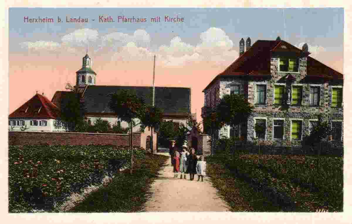 Herxheim bei Landau. Katholische Pfarrhaus mit Kirche