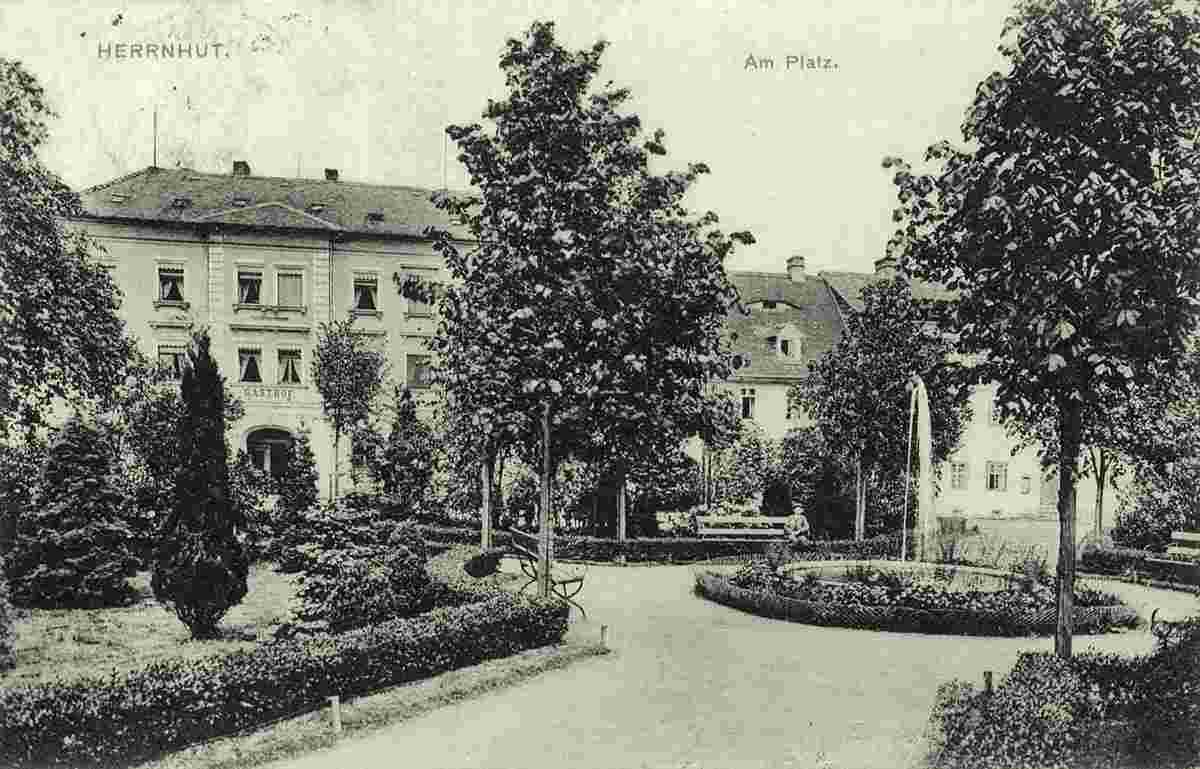 Herrnhut. Platz, Gasthof und brunnen, 1914