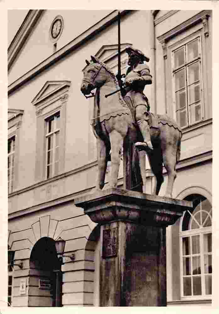 Haldensleben. Roland Statue vor Rathaus