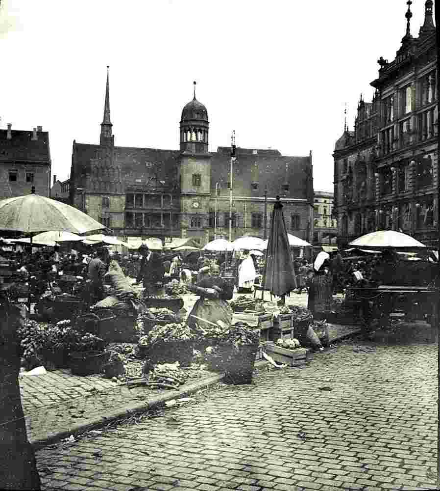 Halle. Marktplatz vor dem Rathaus, 1902