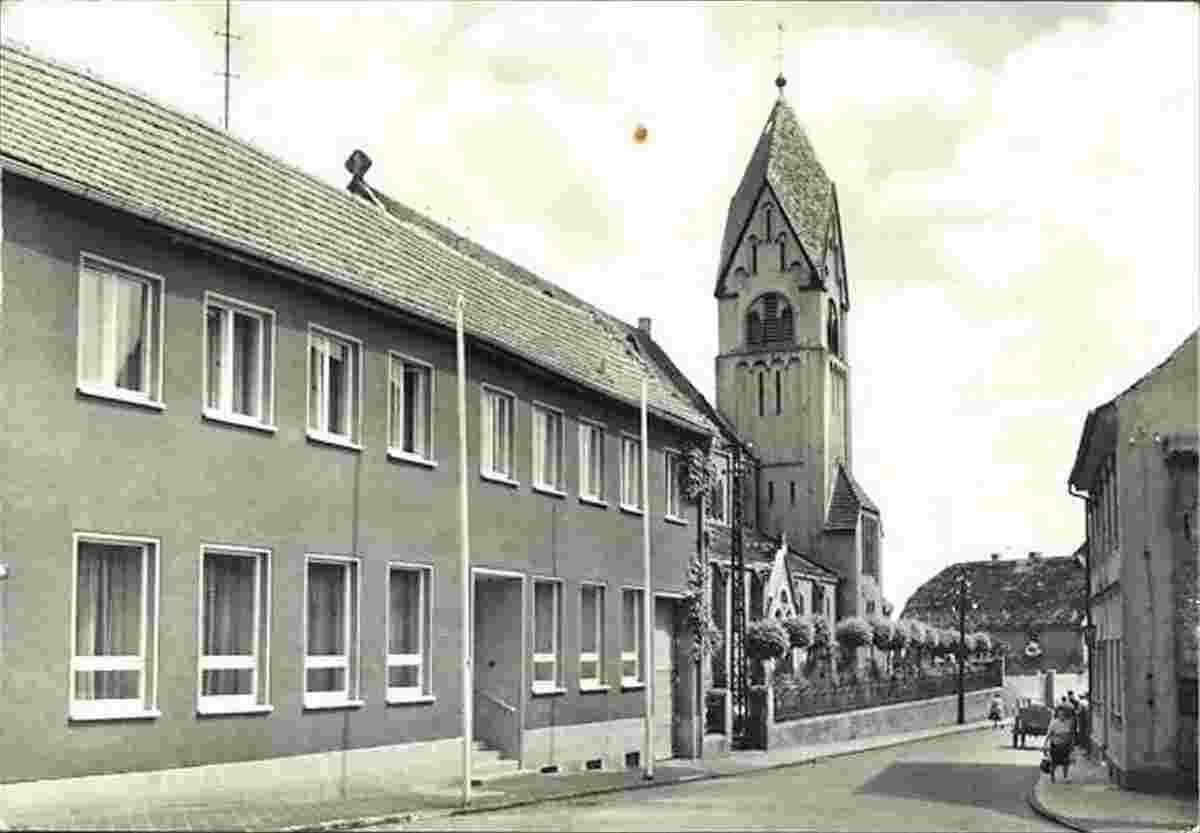 Helbra. Clubhaus in der Pestalozzistraße, Kirche, 1984