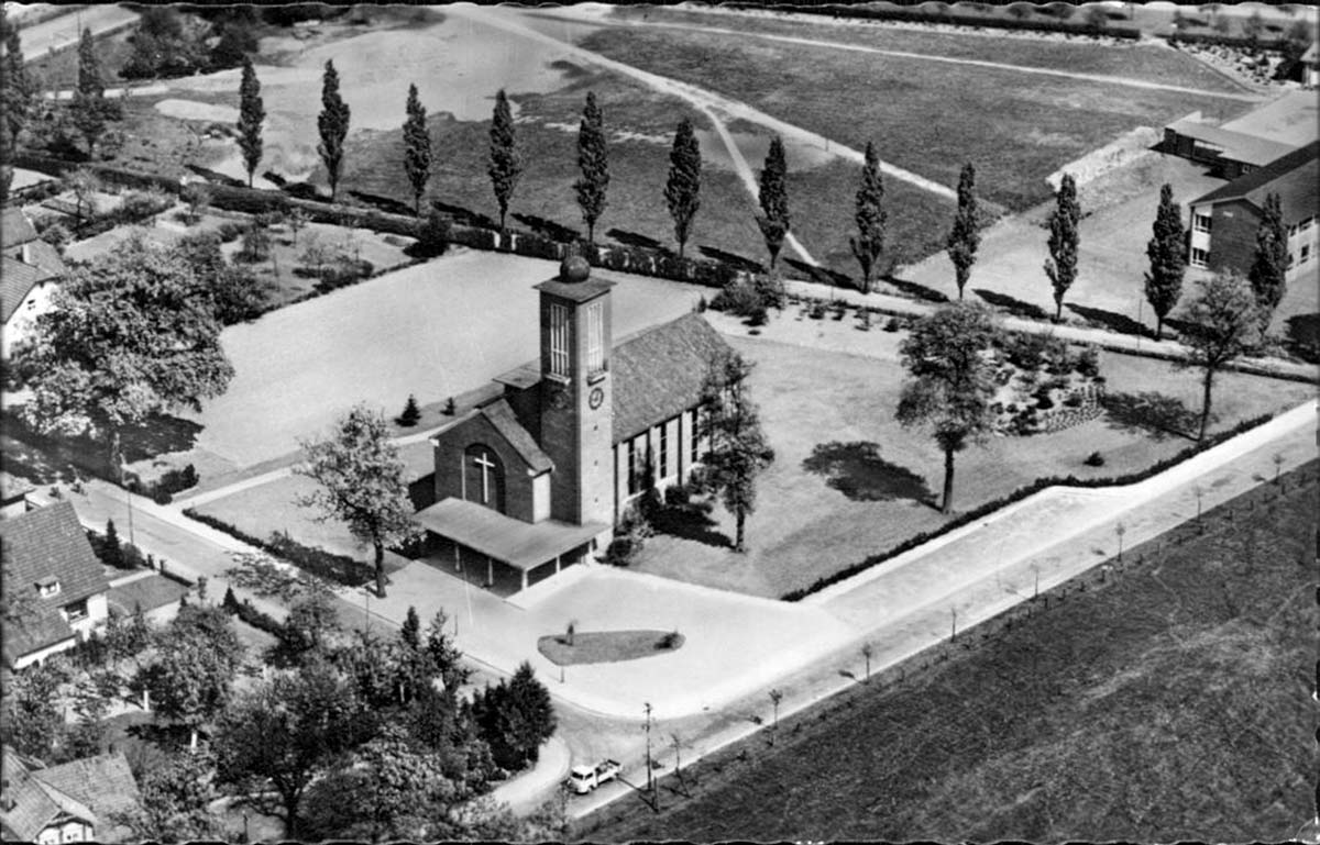 Halstenbek. Evangelische Kirche, Luftaufnahme, um 1960