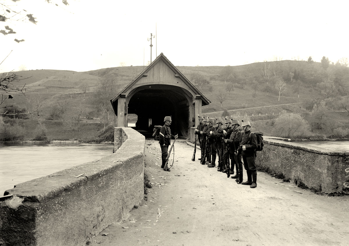 Jestetten. Die Auflösung des Grenzwachspostens an der Brücke in Rheinau (Altenburg)
