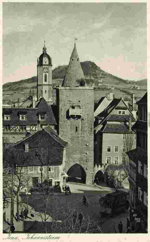Jena. Johannistor mit Stadtkirchturm und Hausberg, 1924