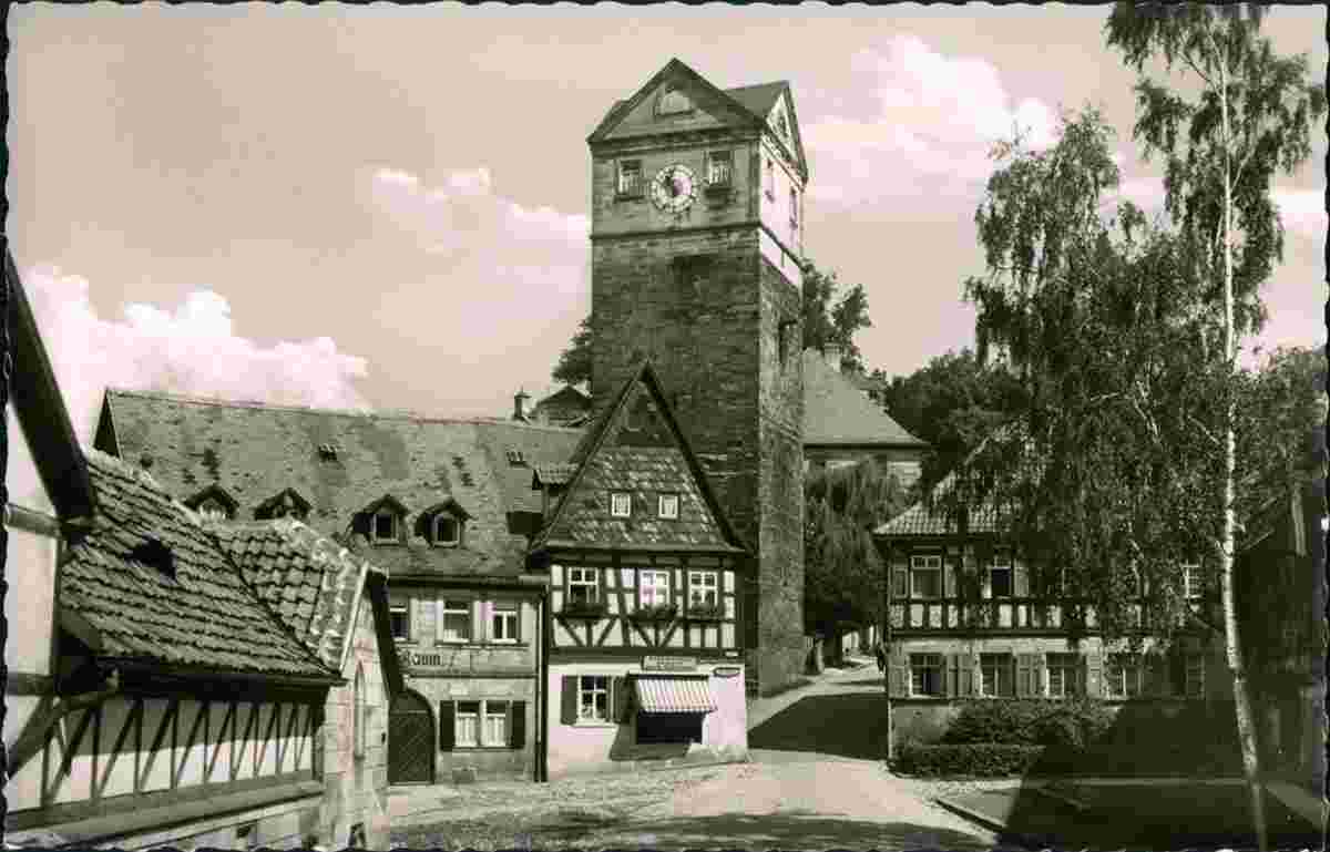 Kronach. Blick auf Straße mit Stadtturm, 1960