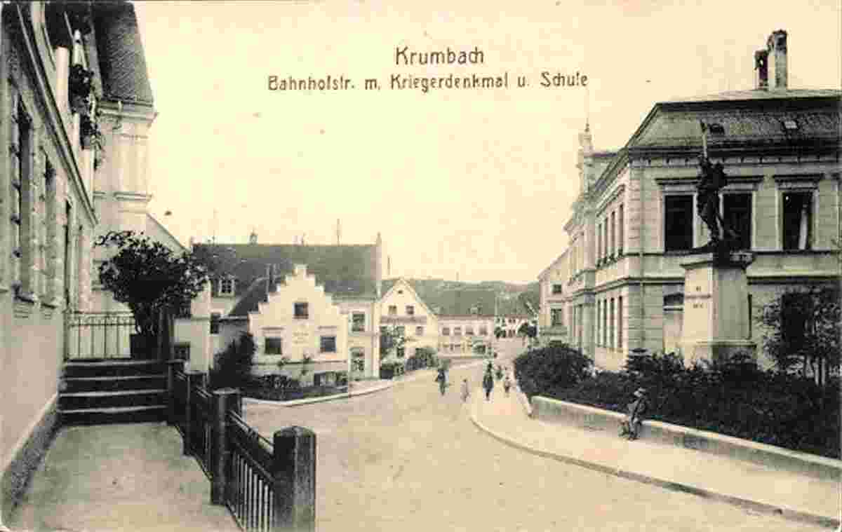 Krumbach. Bahnhofstraße mit Kriegerdenkmal und Schule