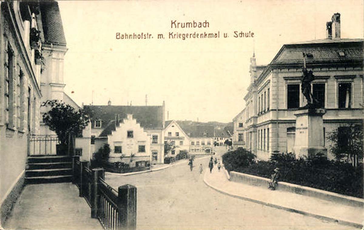 Krumbach (Schwaben). Bahnhofstraße mit Kriegerdenkmal und Schule