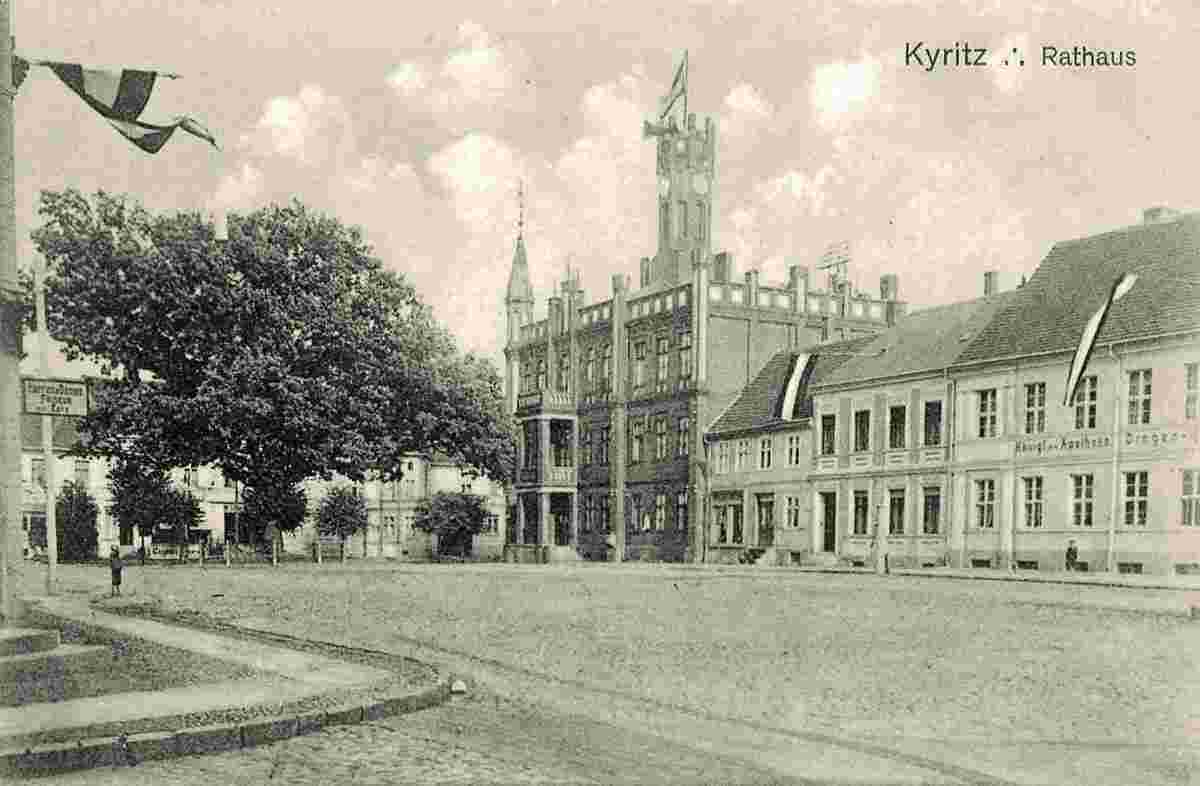 Kyritz. Hauptplatz mit Rathaus