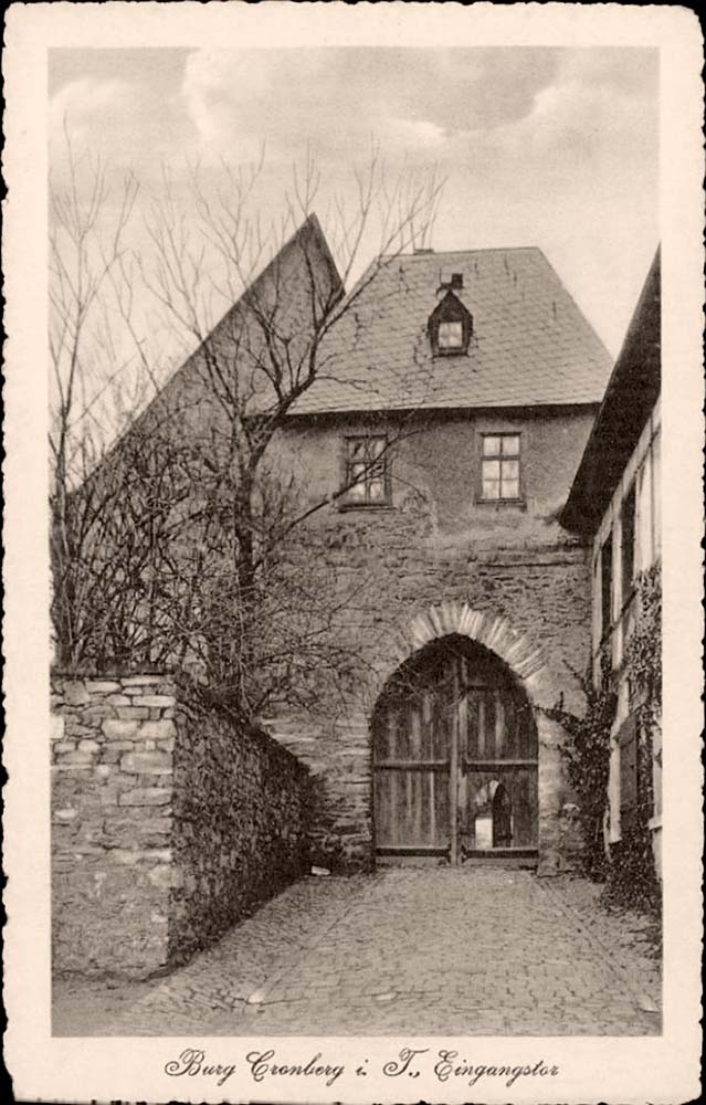 Kronberg im Taunus. Burg, Eingangstor, um 1910er Jahre