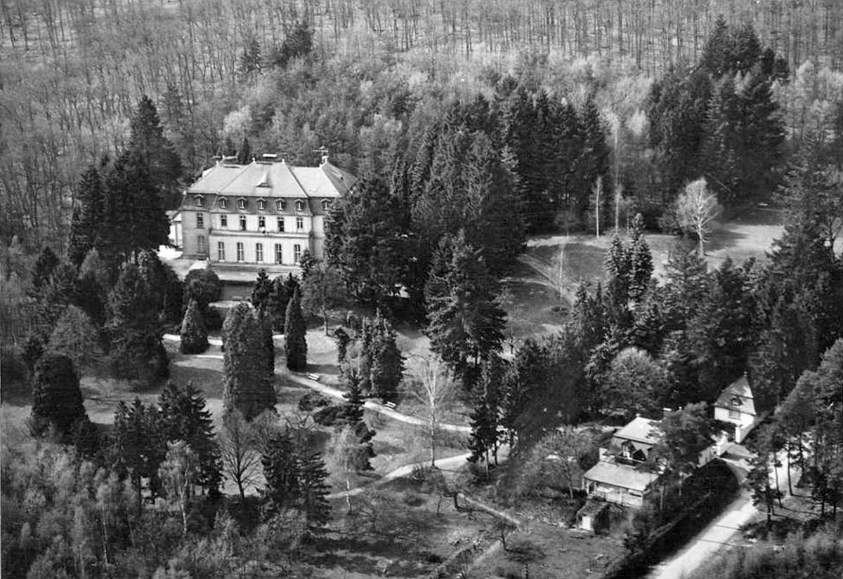 Kronberg im Taunus. Haus Waldfriede Müttergenesungsheim, Luftaufnahme, 1963