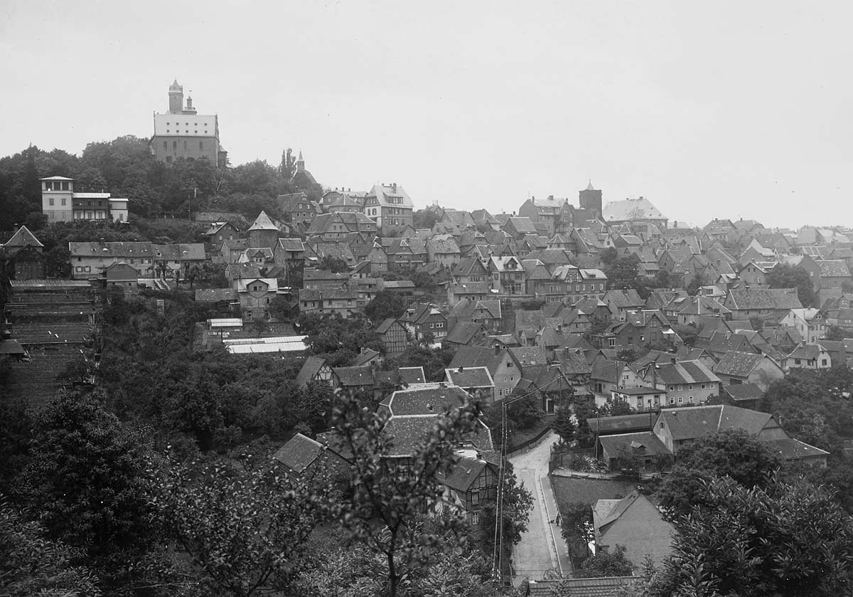 Kronberg im Taunus. Panorama von Kronberg und Burg