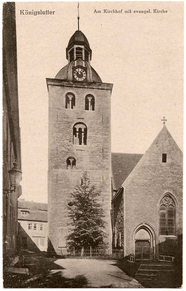 Königslutter am Elm. Am Kirchhof mit evangelischer Kirche, 1924
